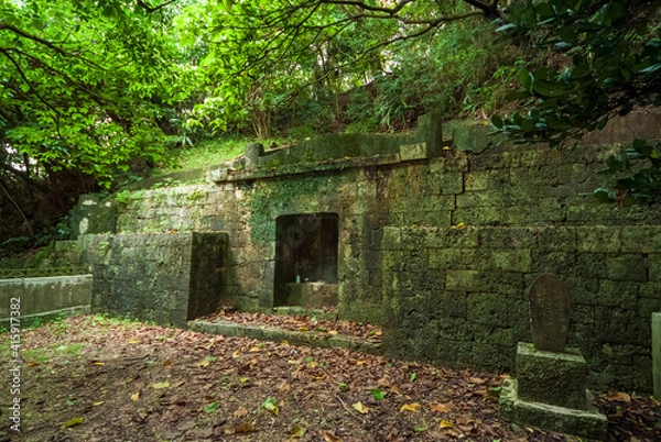 Obraz 沖縄県指定文化財に指定されている南風原町にある摩文仁家の墓