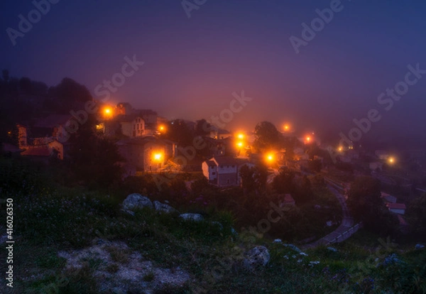 Obraz Sotres entre niebla