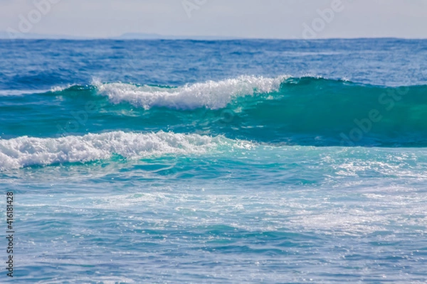 Fototapeta Scenic view of sea waves splashing on shore in Honolulu, Hawaii