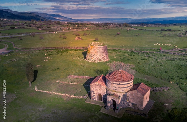 Obraz Chiesa e Nuraghe Santa Sabina 