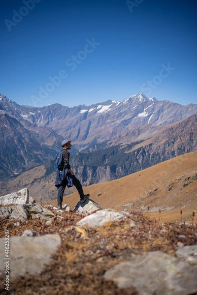 Fototapeta Hiker on the top of mountain in Manali Himachal Pradesh