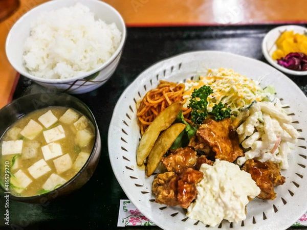 Obraz 昭和風のチキン南蛮定食