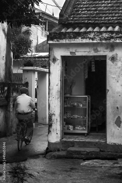 Obraz old abandoned house in town