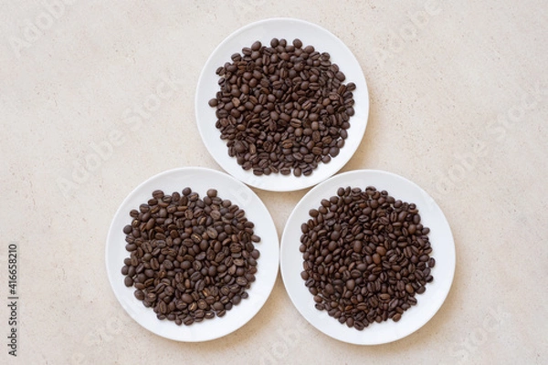 Fototapeta 焙煎したコーヒ豆　ブラジル、コロンビア、エチオピア産