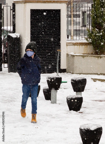 Obraz A boy walking in the snow