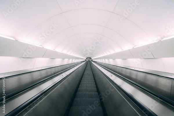 Obraz fast white moving escalator