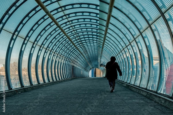 Obraz person in the tunnel