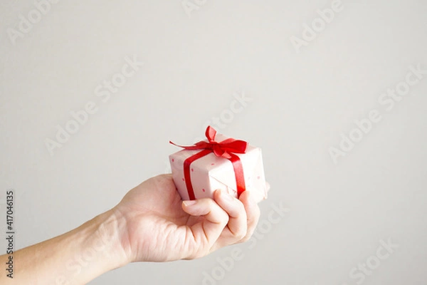 Fototapeta プレゼントを渡す手