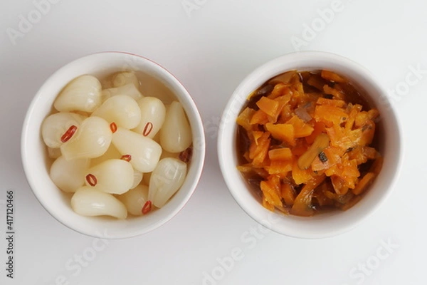 Obraz 小鉢に入ったらっきょうと福神漬