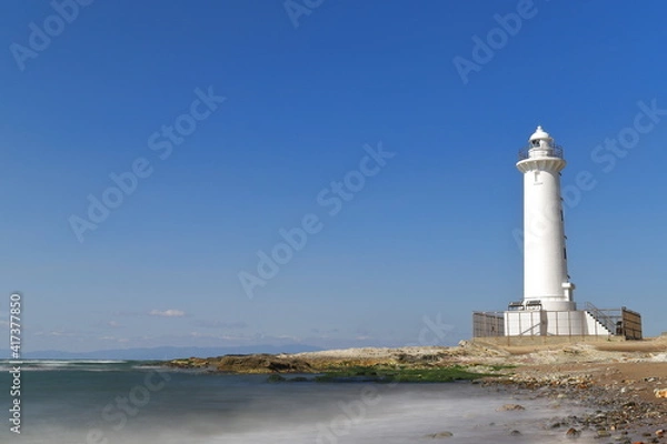 Fototapeta 雲の無い空と灯台