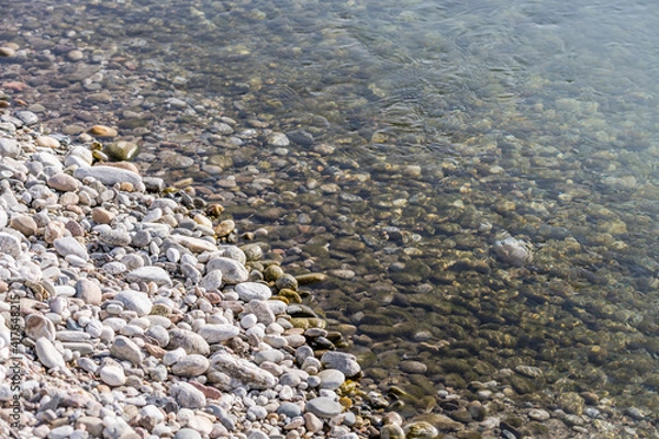 Fototapeta white pebbles and clear waters at Ticino river, near Bereguardo