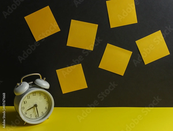 Fototapeta yellow note with clock