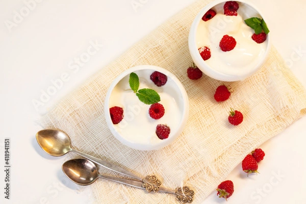 Obraz ice cream with fresh raspberries