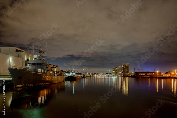Obraz Night shot of ships on the quay in Antwerp