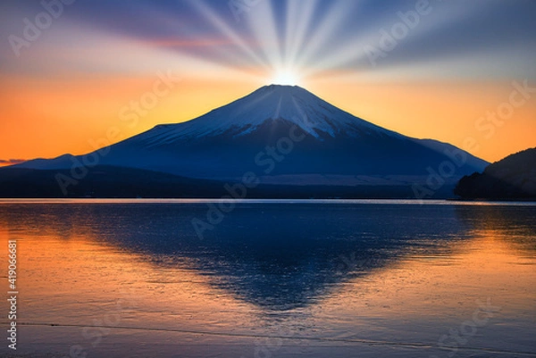 Fototapeta 富士山と太陽光線・合成

