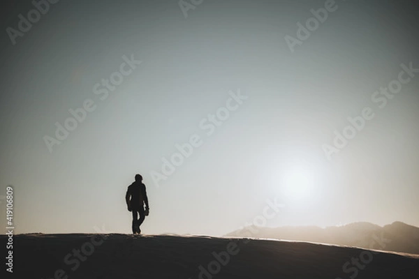 Fototapeta Mann im Schnee