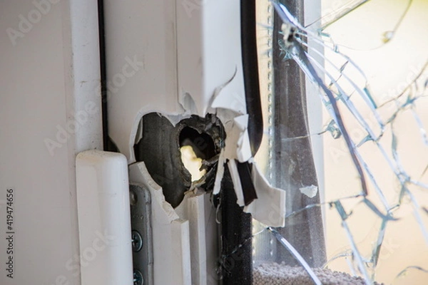 Obraz heart-shaped window damage