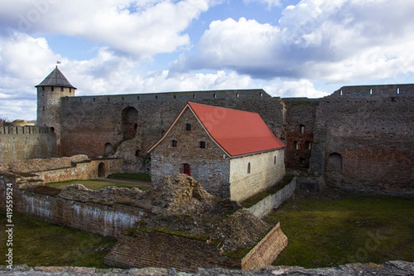 Obraz The walls of the Ivangorod Fortress Museum - the first Russian fortress on the way to Russia.