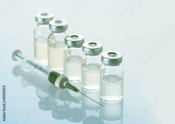 Fototapeta syringe and medicine bottle for injection