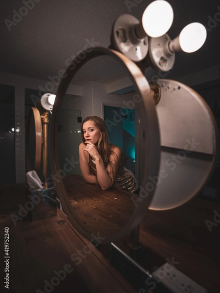 Fototapeta Reflecting in the mirror