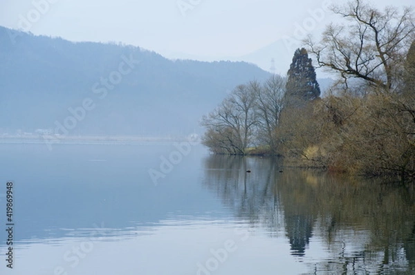 Fototapeta 鏡の余呉湖