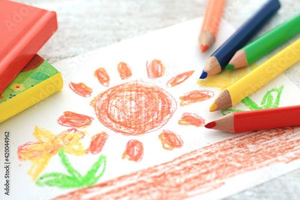 Fototapeta お絵かきと色鉛筆を使って子供の才能を伸ばす