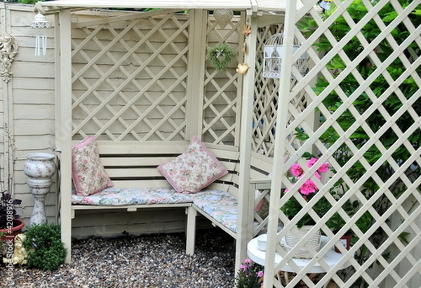 Fototapeta pretty painted arbour