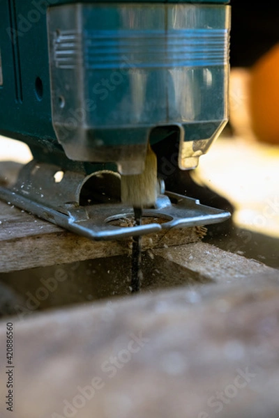 Fototapeta Jigsaw going through a wooden pallet.
