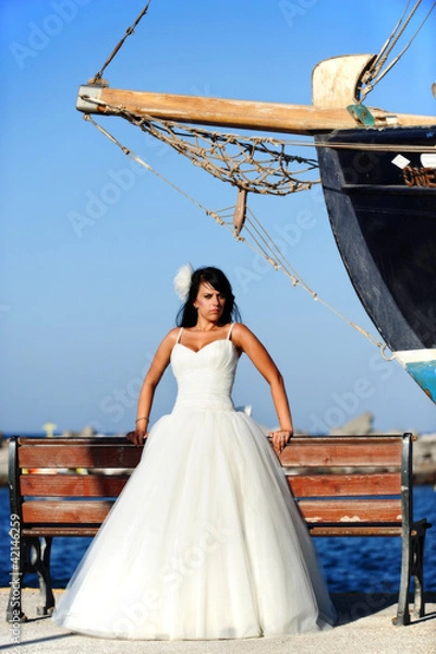Obraz Bride on a Santorini port in Greece