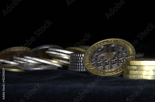 Obraz Vecchia moneta francese andata fuori corso con l'arrivo dell'euro.