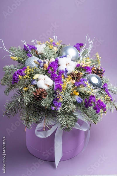 Fototapeta Coniferous Christmas bouquet in a hatbox. Green bouquet of Christmas tree branches
