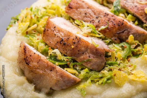 Obraz Chicken with mashed potatoes and vegetables