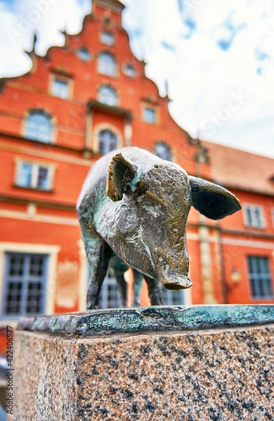Obraz Standing pig as a bronze statue on the canal bridge in the city of Wismar.