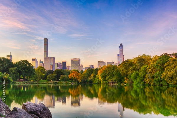 Fototapeta Cityscape of Central Park south from the lagoon in Central Park, New York, New York, USA.