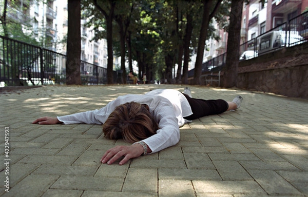Obraz unrecognizable woman fell to the ground in the street 