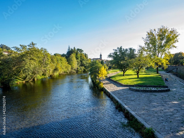Obraz river Vez as it passes through the town of Arcos de Valdevez, portugal