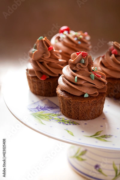 Fototapeta chocolate cupcakes with chocolate cream cheese on a light background.