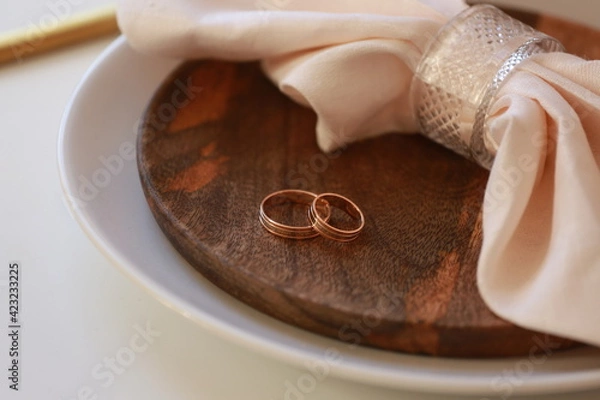 Obraz wedding rings on a pillow