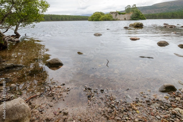 Fototapeta Castle in the middle of Loch an Eilein near Aviemore Scotland