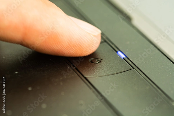 Obraz tasto on/off per accendere e spengere computer