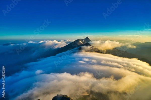 Obraz 北アルプス北穂高岳から、朝焼けの槍ヶ岳と大キレットと雲海の大展望-4