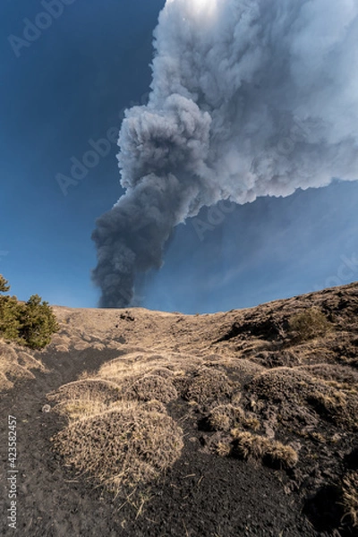 Obraz Spectacular eruption of the Etna volcano with column of smoke in the sky