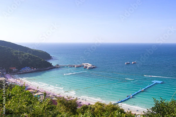 Obraz Tawaen beach of Koh Larn island is tropical beach in Pattaya city, Chonburi Thailand.
