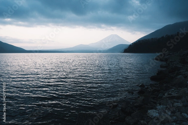 Fototapeta 湖と日本の山