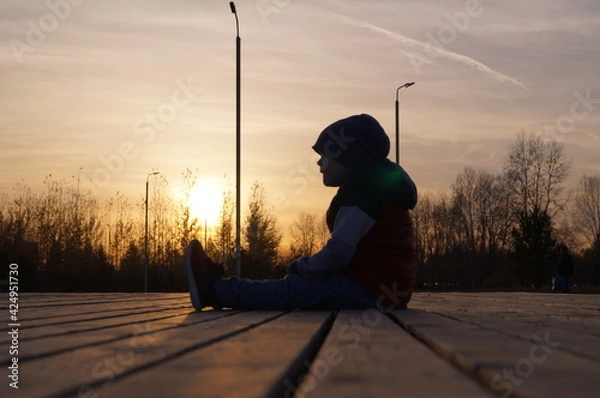 Obraz A child at sunset