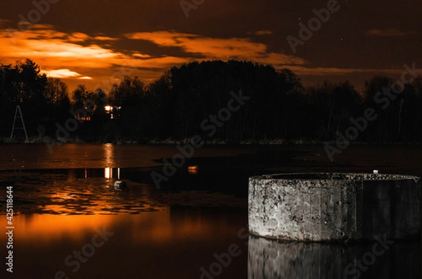 Obraz A well on the lake at sunset.