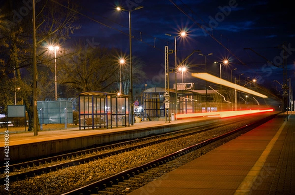 Fototapeta train station at night