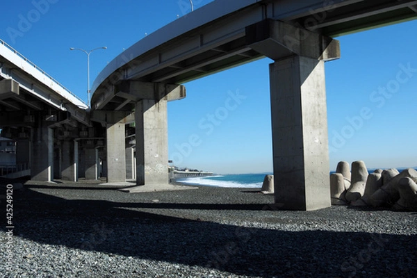 Obraz ハイウェイの橋脚