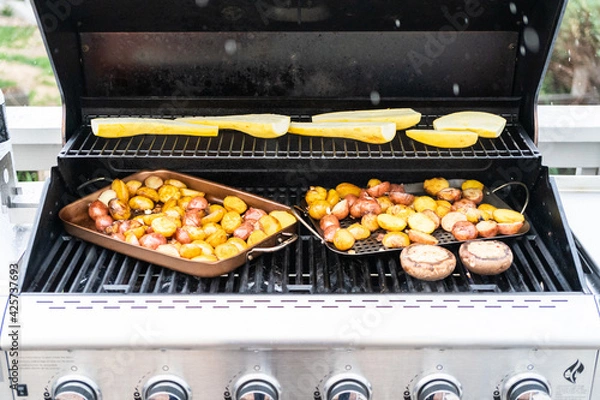 Obraz Grilling potatoes