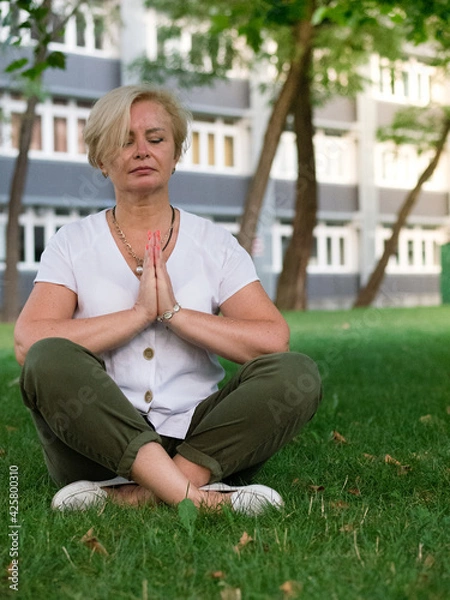 Obraz Old and stylish woman on a summer walk in beautiful city.